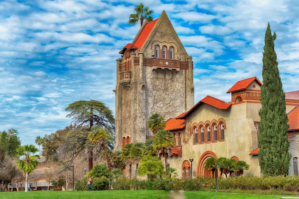 San Jose is a great city in all respects. The MLK, Jr. Library is situated in dowtown just 5 minutes away from town hall . The campus is great especially behind the library where you can find this old constructions covered in ivy and if the sky will cooperate that day you might get amazing pictures. Great location for group photos and other events.