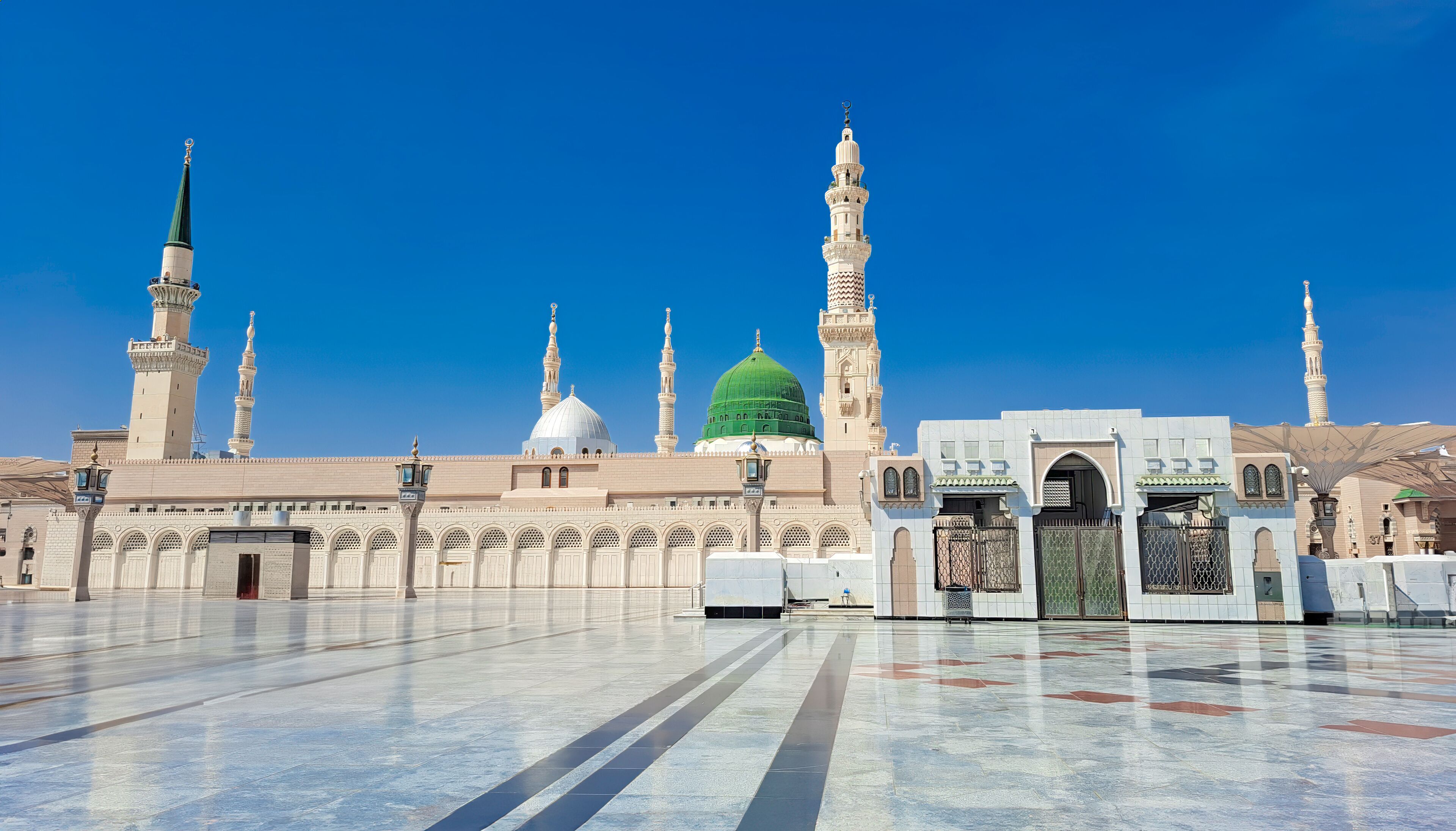 The courtyard of the Nabawi mosque