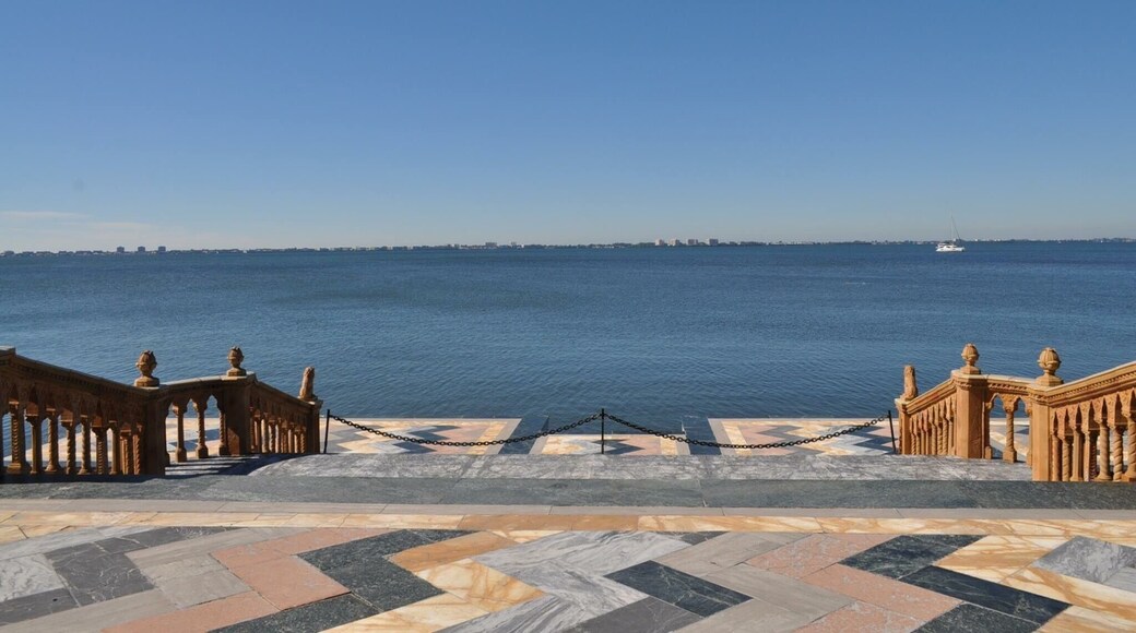 Taken November 2014 on Thanksgiving weekend. At the back of Ringling Brothers mansion. Very nice view.