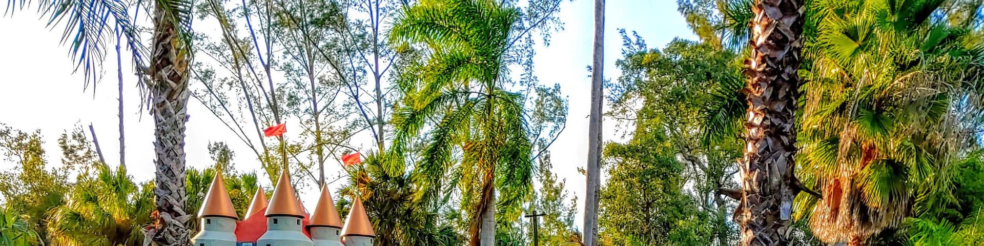 I attempt to track down mini golf courses anywhere I travel.
Aside from the mechanical wonderment of Par-King near Chicago, Castle Mini Golf is the best course yet!
Tons of real estate to cover, long greens, many multi-level holes, fun medieval theme, beautifully landscaped, and very well maintained.
If you're in or passing through the Fort Myers area, it's most definitely worth a detour.
#Trovember