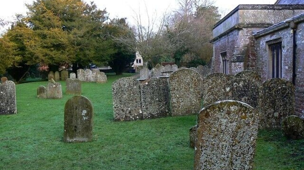 Churchyard and Holy Cross church, Chiseldon, Swindon The north elevation of the Grade I listed church http://www.imagesofengland.org.uk/details/default.aspx?id=318290 overlooks the churchyard.