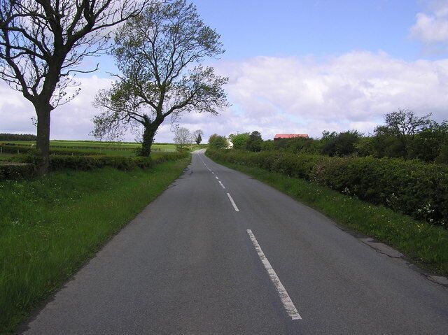 Esperley Lane. Looking north to Esperley Lane Ends, with Gordon House Cottage on the left.