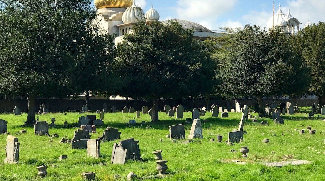 Sikh place of worship.
Date: 2003.
Nearest station: Southall.
