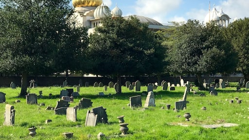 Sikh place of worship.
Date: 2003.
Nearest station: Southall.