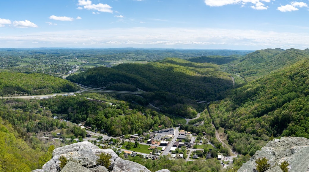 Cumberland Gap through Cumberland Mountains, within Appalachian Mountains. Tripoint of Kentucky, Virginia, and Tennessee. Cumberland Gap National Historical Park. Pinnacle Overlook at key passageway.
