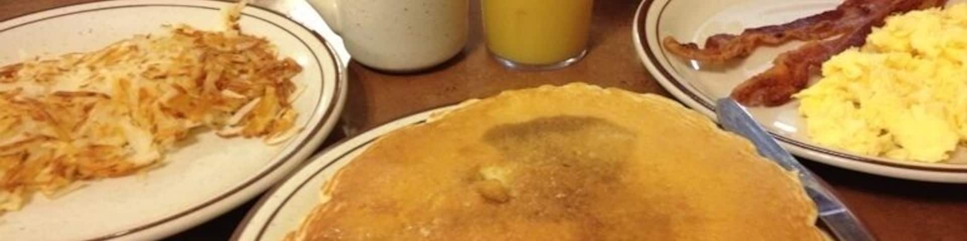 Excellent diner that serves breakfast all day...Brinner anyone?