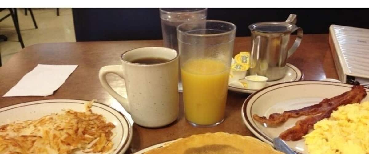 Excellent diner that serves breakfast all day...Brinner anyone?