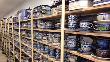 Bolesławiec in POLAND is the ultimate destination for all pottery lovers.
Do not forget to visit the artistic glass factory in Tomaszów B., just 10km away from Bolesławiec.
#boleslawiec #poland #pottery #handmade #weekendgetaway