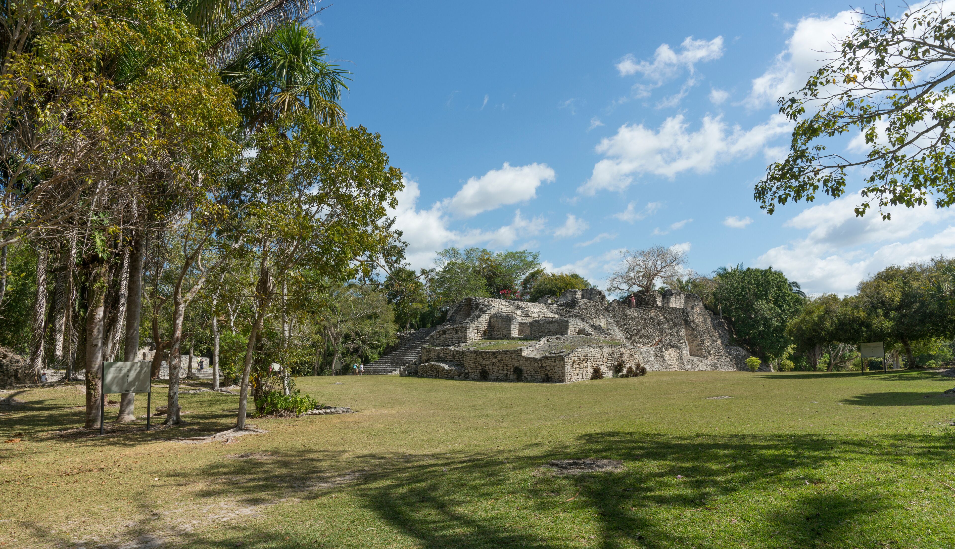 Kohunlich, Mexiko, Maya Ruinen, zentraler Platz