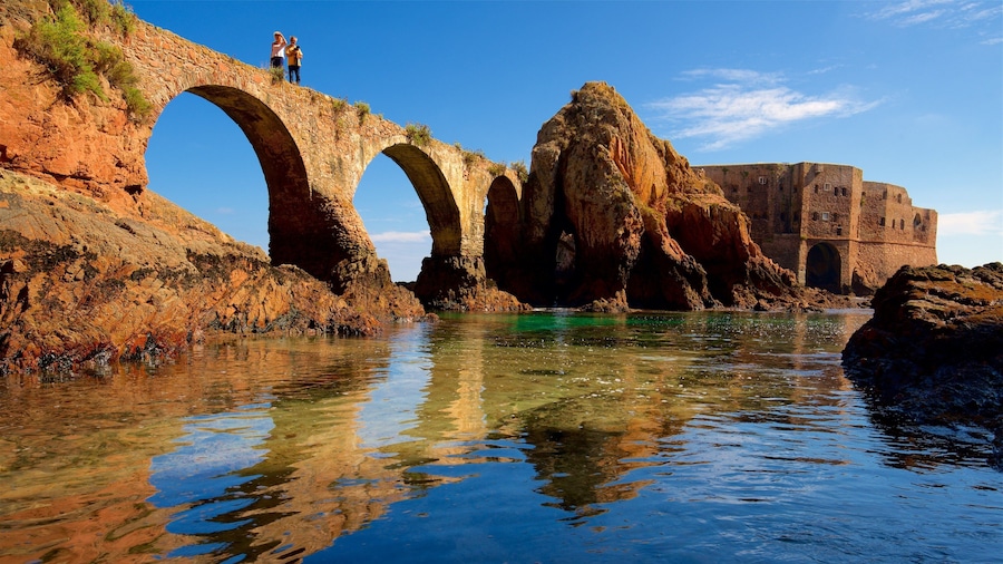 Berlenga-Inseln mit einem BrĂŒcke, Geschichtliches und schroffe KĂŒste