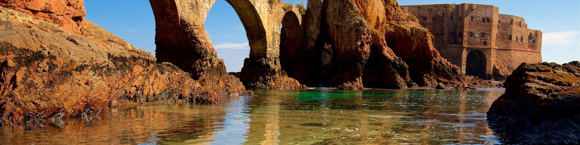Berlenga Island showing a bridge, rugged coastline and heritage elements