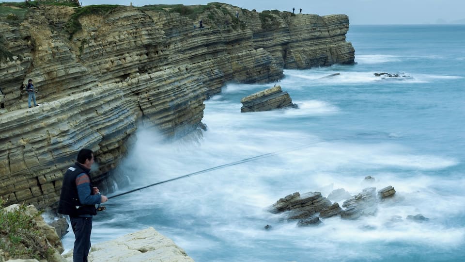 The Fisherman who tries to fool the fish with his best bait, his patience
#peniche #portugal #fisherman #seascape #longexposure #sea #landscapephotography #landscape #seascapephotography
