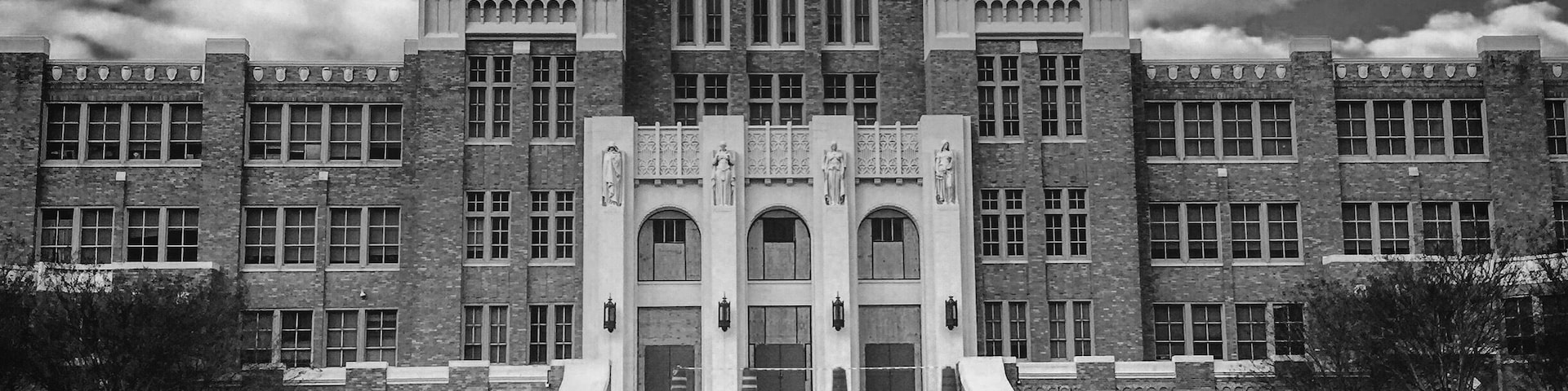 Little Rock's Central High School is recognized for the role it played in the desegregation of the public school system in the United States. The nine African-American students' (known as the Little Rock Nine) persistence in attending the formerly all-white Central High School was the most prominent and controversial national example and the implementation of the May 17, 1954 Supreme Court decision Brown vs Board of Education.
#Arkansas #ARroadtrip #beautiful #culture #CentralHS #desegregation #history #heritage #justice #LittleRock #nationalpark #nps #findyourpark #roadtrip #southernstates #USofAmerica #prejudice #brownvsboardofeducation