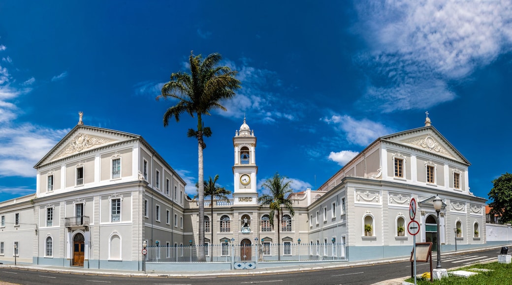 Itu, SP, Brazil, March 10, 2022. Facade of the Deodoro Regiment, where the current military unit of the Brazilian Army is located, and the São Luiz Gonzaga Church, in the historic center of Itu