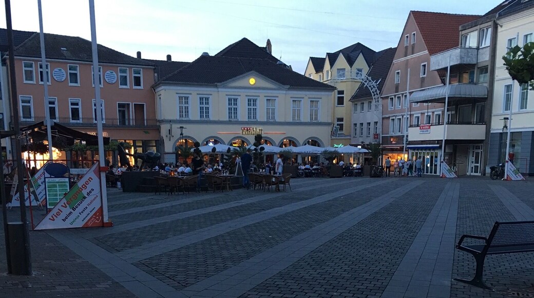 A sweet city with medieval charm.
From 24.5 - 28.5 is the Festa Italiana with many fairies tale lights and delicious food.
In the picture you can see the old market square of Unna.