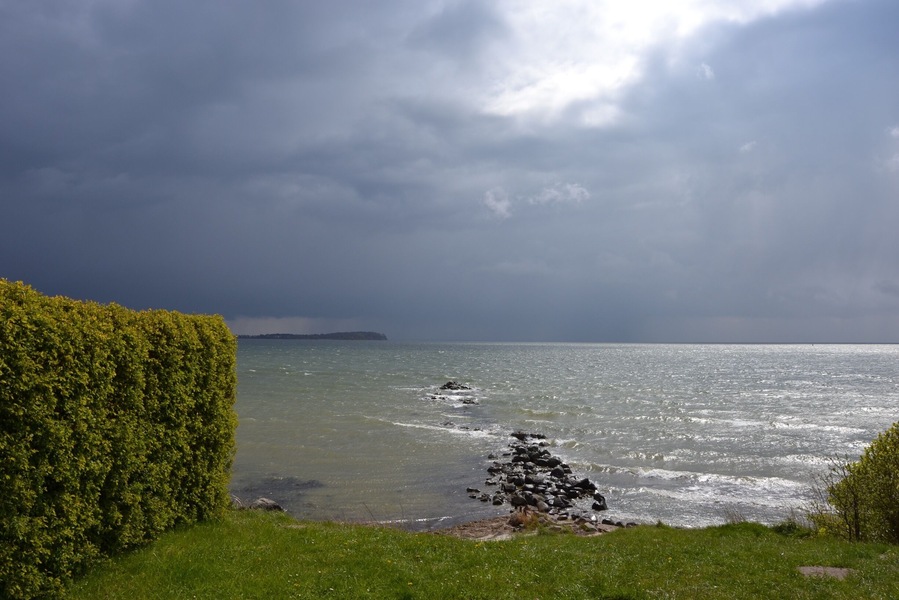 Lauterbach auf Rügen. Hier kann man zur Ruhe kommen und einfach den Himmel und die Wolken beobachten.
