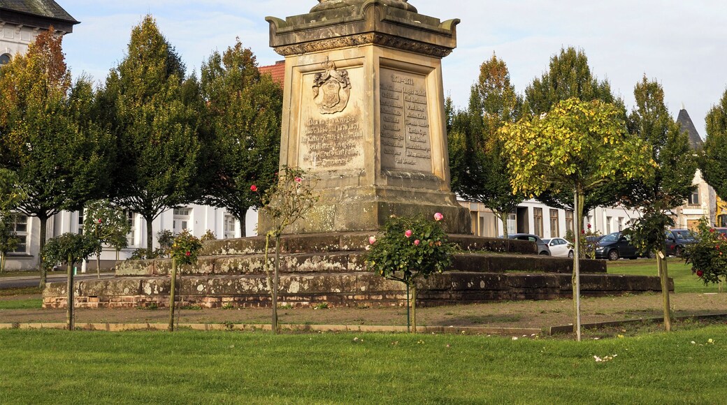 Putbus, market square, war memorial