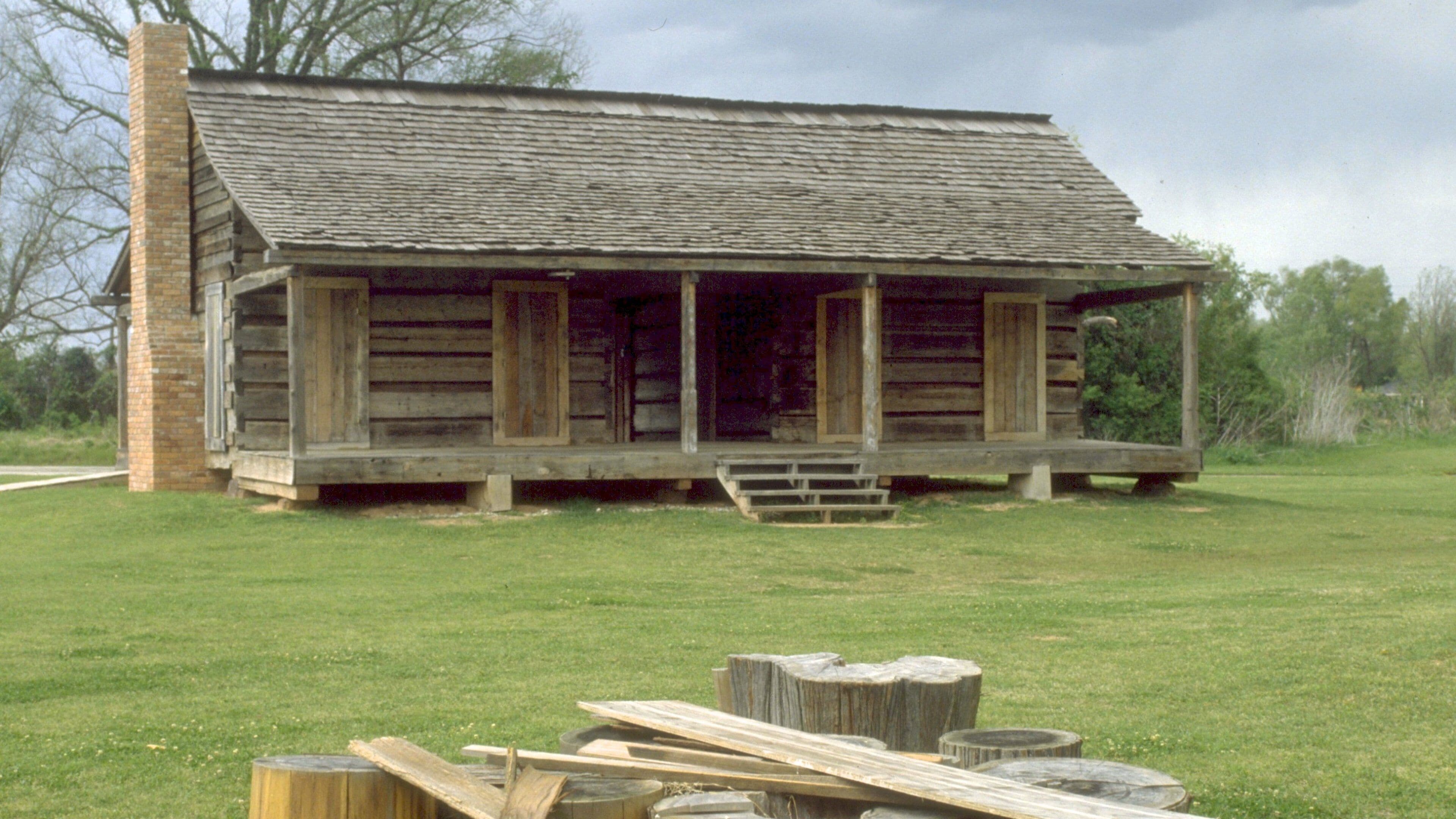 Shreveport featuring a small town or village, a house and heritage architecture