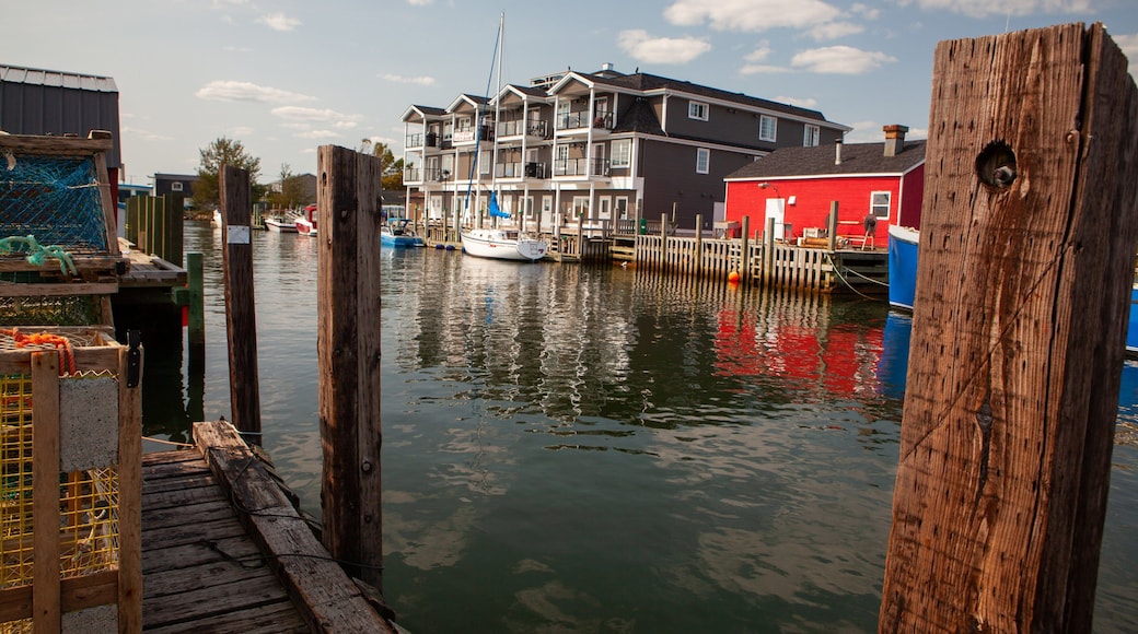 Fisherman\'s Cove which includes a bay or harbour