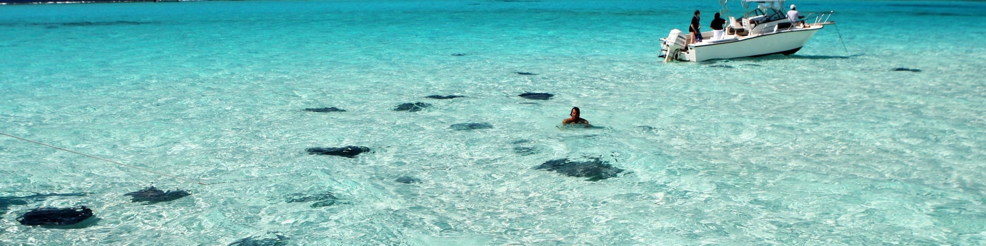 Grand Cayman featuring boating