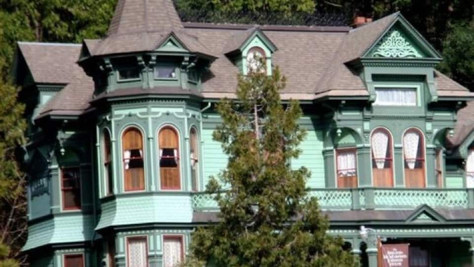 I was too late for a tour that day, but hopefully I'll get to stop by again someday. Self-guided tours are about $6 for adults. You can learn more about the house and upcoming events on their website and Facebook page.