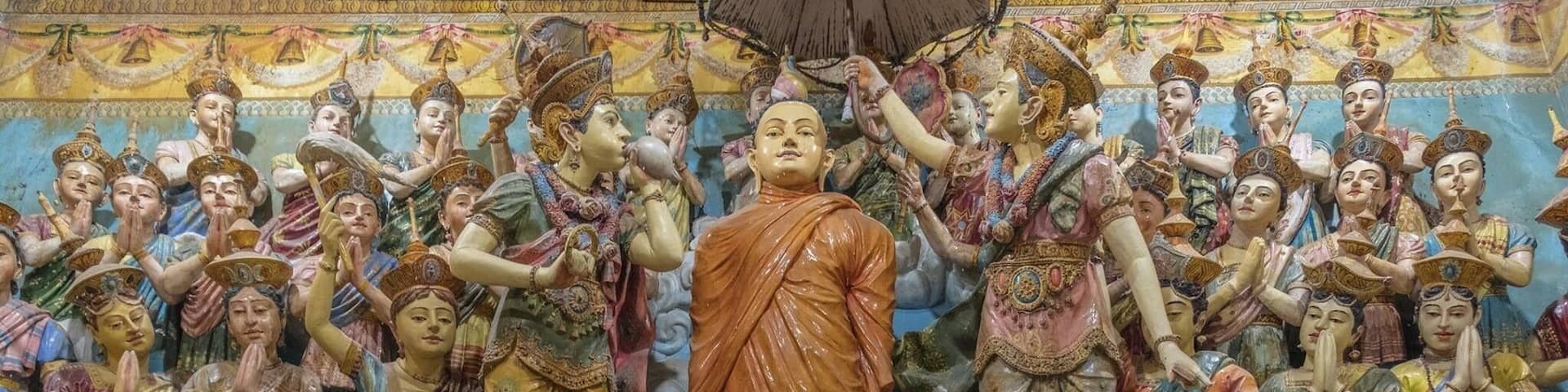 The Angurukaramulla Temple is a very cool place to visit if you're in Negombo. It's best known for its epic statue of the Buddha, and its dragon-entrance - inside you find detailed murals that date back centuries. There is also a 300+ year old ruin of a historic library here, covered in moss
#Details