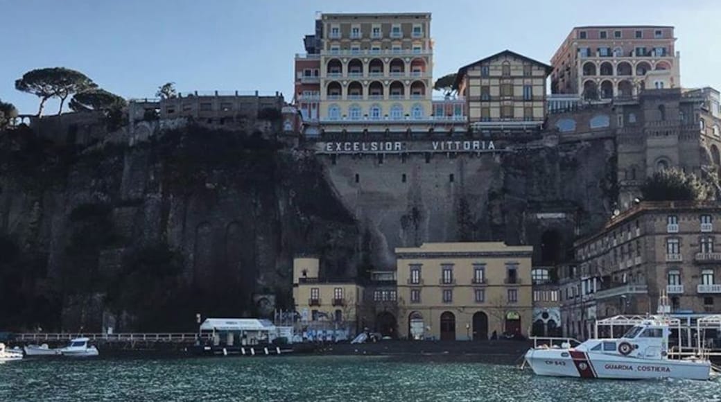 What up #Sorrento #Italy ... it’s gorgeous! ...but it’s super dead in the off season & lots of things were not open.
#travel