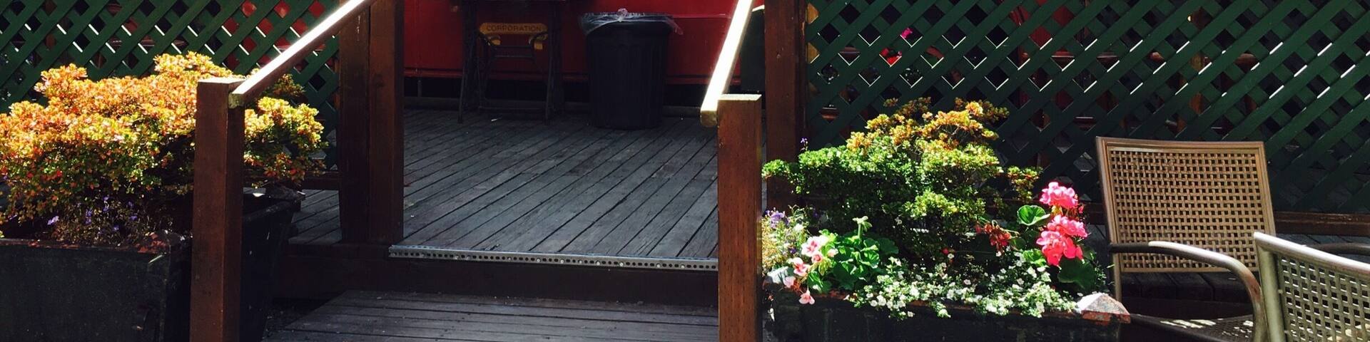 30 mins south of the Canadian border you stumble upon historic Fairhaven with cobblestone walks, murals, restaurants and antique shops.
Don't miss this quirky fish n' chip joint.