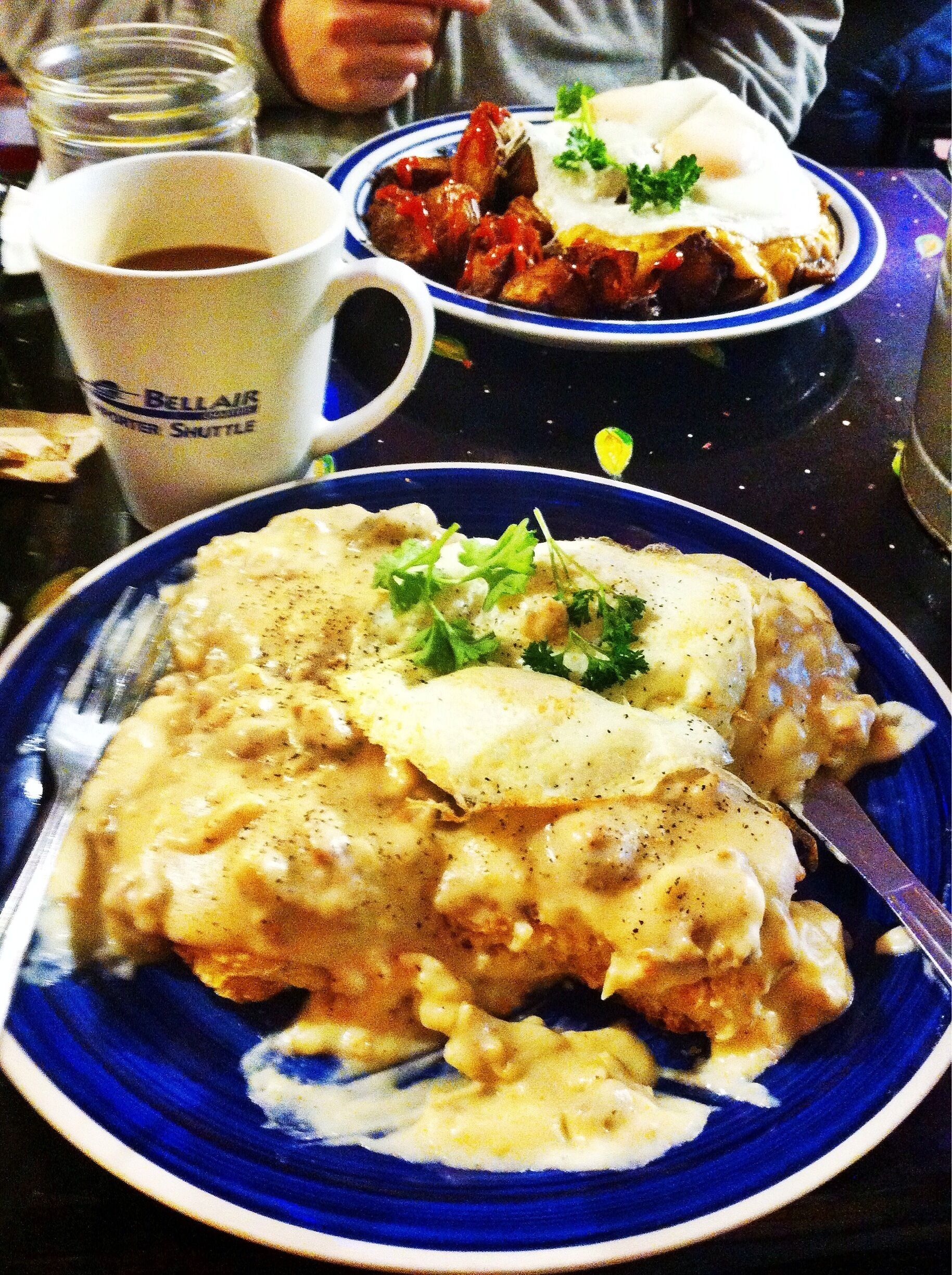 One of the biggest and best breakfasts I've ever had in probably the funkiest little breakfast joints I've ever seen!

Homeskillet has quite the story - it's run by a husband and wife duo, Kirby and Tina. They've cooked in many different places around the world like on boats, camps, and even in Antarctica before setting up shop in a bright yellow building on B-ham's Kentucky St. Kirby runs the kitchen all by himself, working at lightening speed to get hundreds of orders out per day.

Definitely worth a stop if you're in Bellingham. Prepare for a line up, but it's worth it!

I got the biscuits and gravy, and it was HUGE! Note to smaller appetites - order a half size or share. A bargain at $7!!!

#breakfast #washington #bellingham
