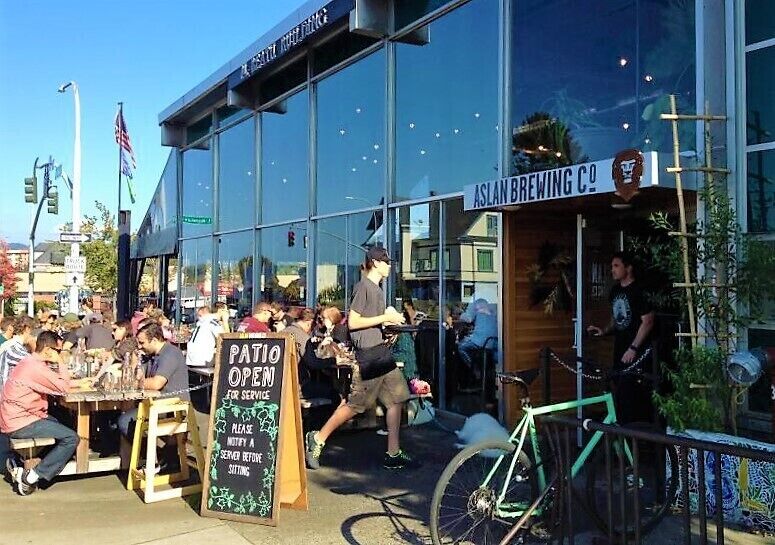 Bellingham, WA 30/9/16 bright and airy taproom / patio