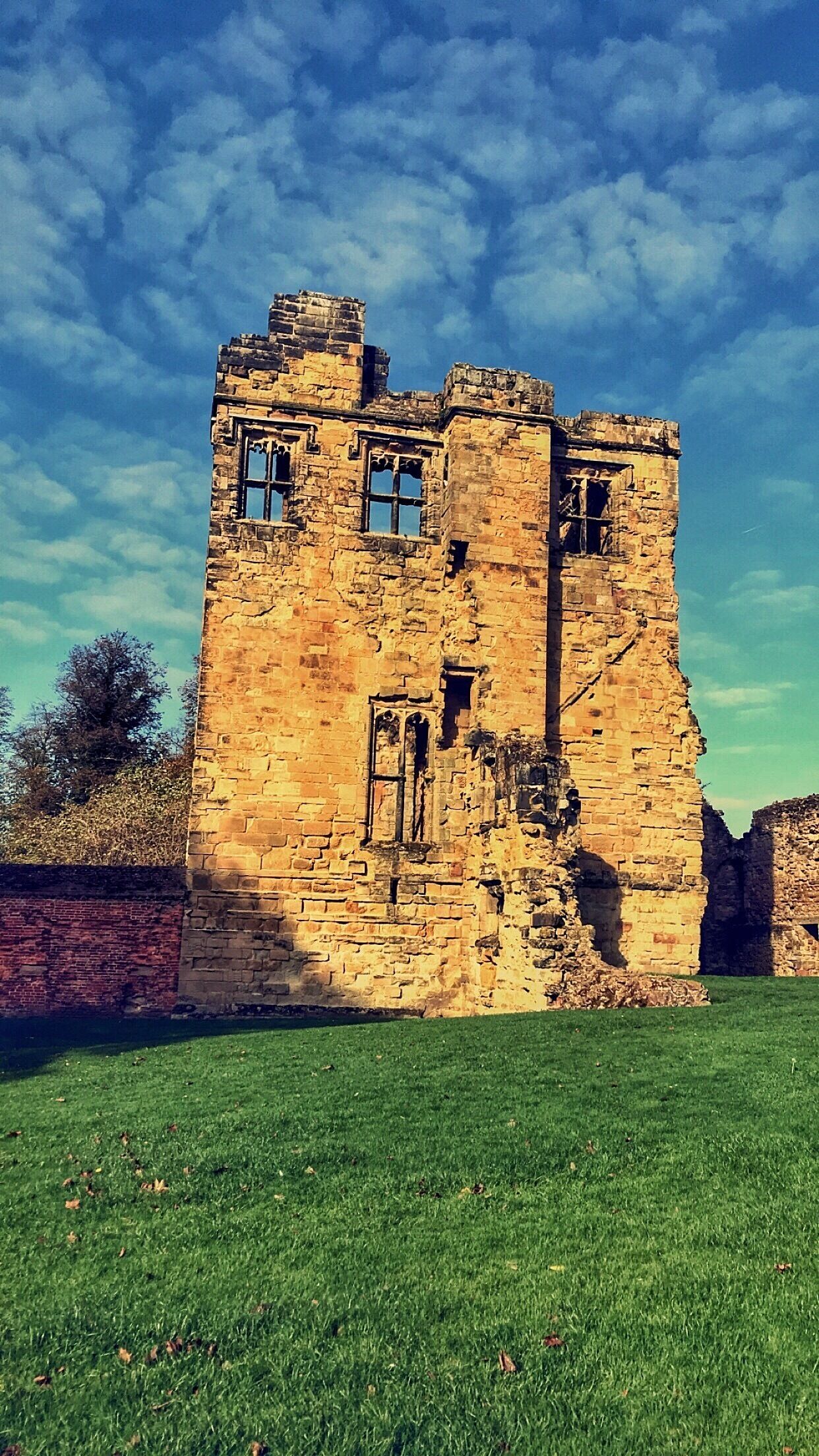 Lovely day for a stroll around Ashby-de-la-Zouch Castle remains. A English Heritage site.