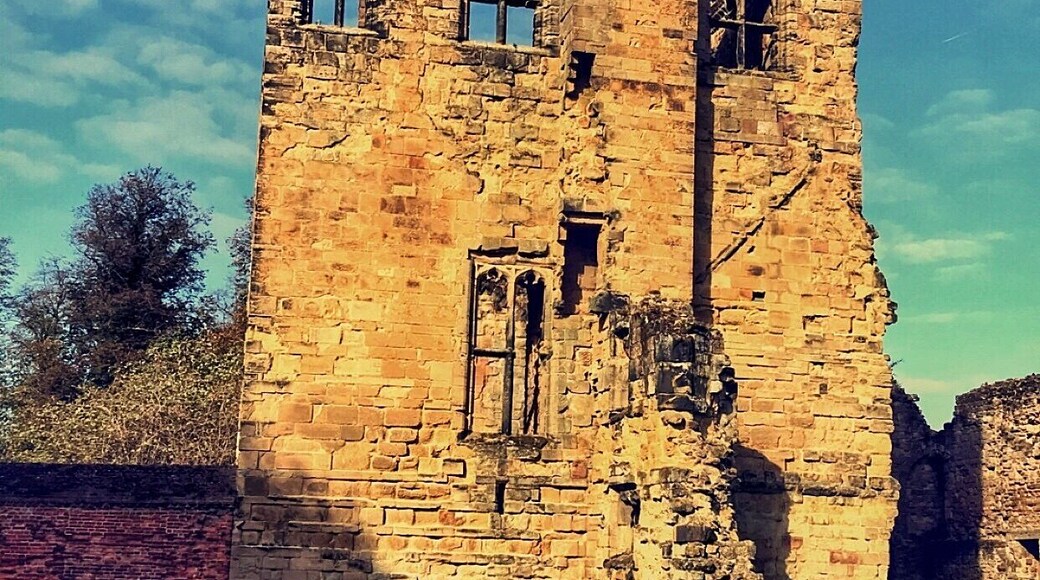 Lovely day for a stroll around Ashby-de-la-Zouch Castle remains. A English Heritage site.