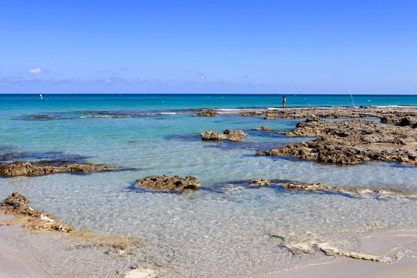 Praia com águas cristalinas , de uma beleza ímpar. Tem boa infraestrutura.
Com base em Otranto é possível fazer varias descobertas e passeios.