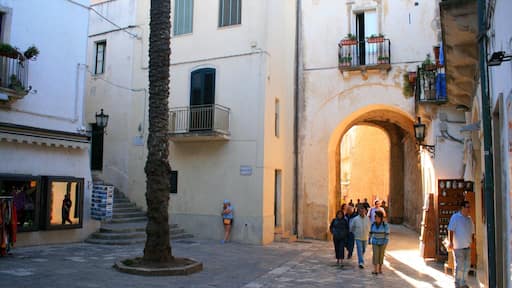 Lecce which includes street scenes as well as a large group of people