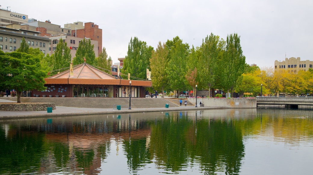 Spokane mostrando un río o arroyo, un parque y una ciudad