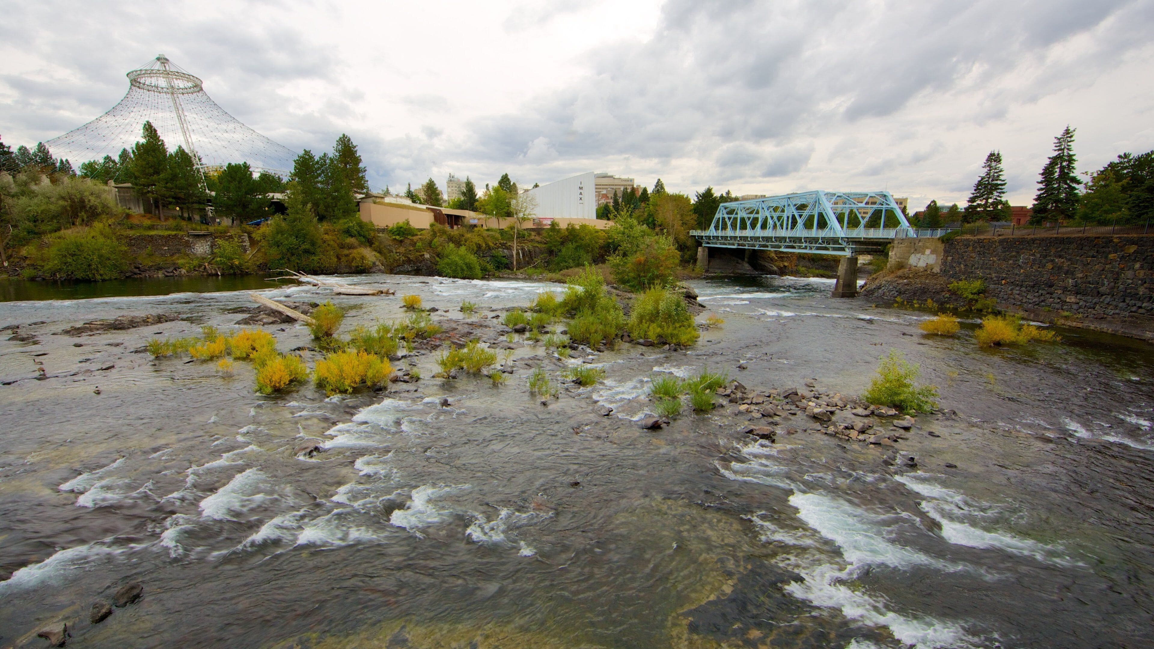 <h2>Top places to stay near the water</h2>