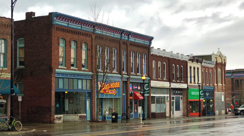 This is a historic area in Springfield, MO. There are many good restaurants and shops that are worth checking out.