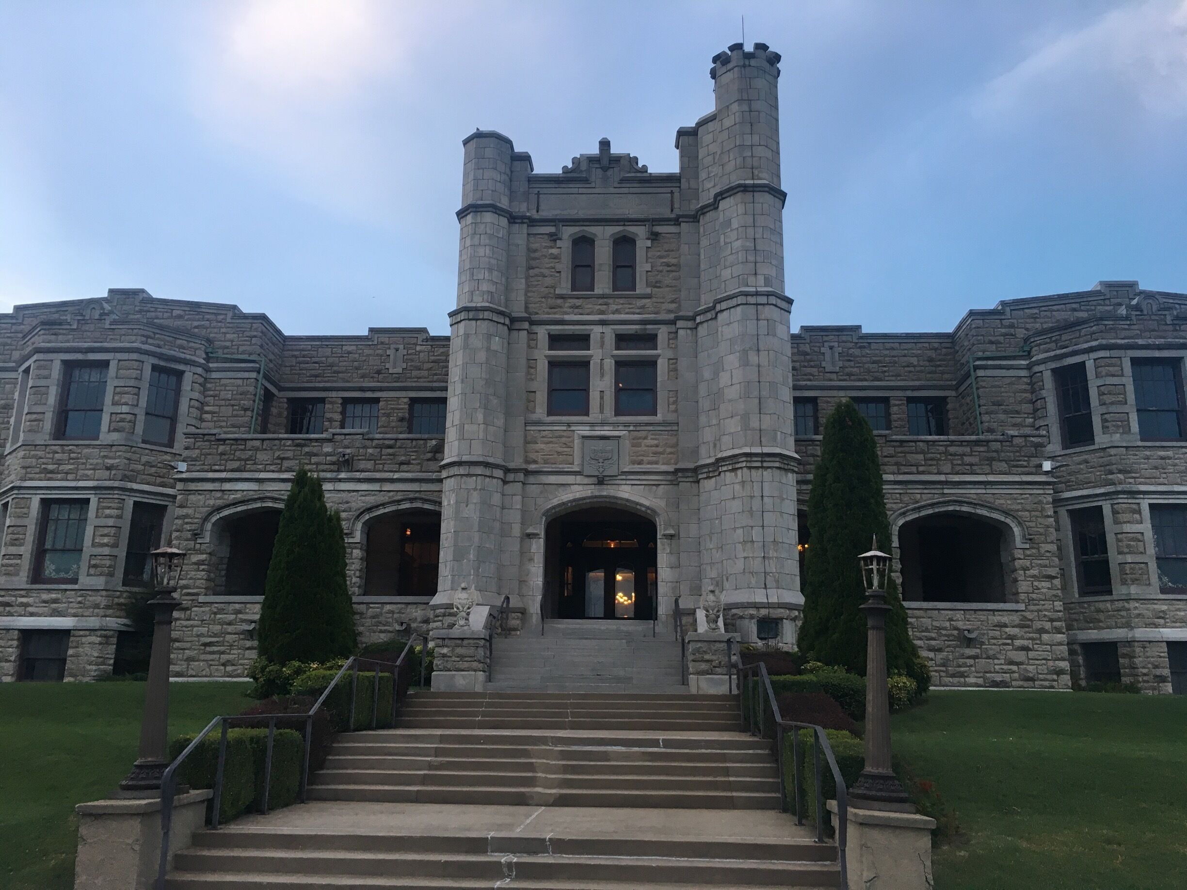 Our department did a mystery dinner here as a team building event. We had a great time! I'm definitely planning to return for one of their ghost tours.