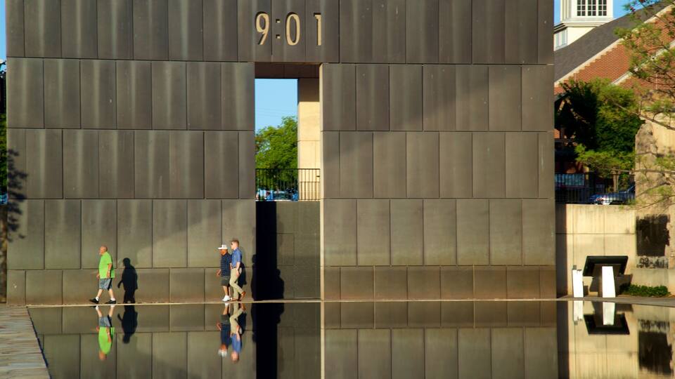 Oklahoma City National Memorial and Museum which includes modern architecture, street scenes and a pond