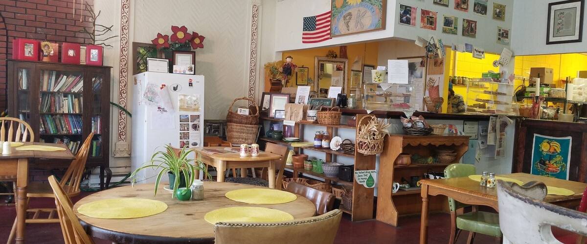 Eclectic little vegan and GF cafe. Good food.