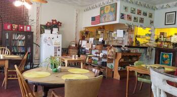 Eclectic little vegan and GF cafe. Good food.