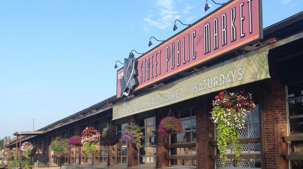 This nifty metropark in downtown Dayton is a combination of farmer's market and local craft sale with food stands. It's only open Thursday - Saturday. Great place to pick up some local produce or dairy or honey, get some lunch while enjoying live music, and find a couple nifty local knick-knacks. It is inside the building (some stalls sprawl into the parking lot when the weather is nice) so rain or shine doesn't matter, and no pups.