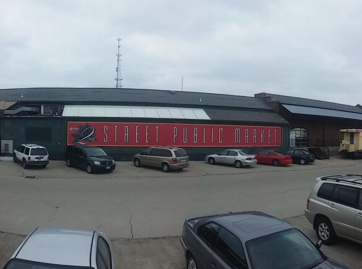 The 2nd Street Market operates in an historic block-long former 1911 Baltimore and Ohio railroad building. It was saved from demolition and renovated in 2001 in partnership with PNC bank and is operated, oddly enough, by the Five Rivers Metro Parks. The market houses numerous vendors of various crafts and culinary delights. Also home to a selection of restaurants representing cuisines around the world.