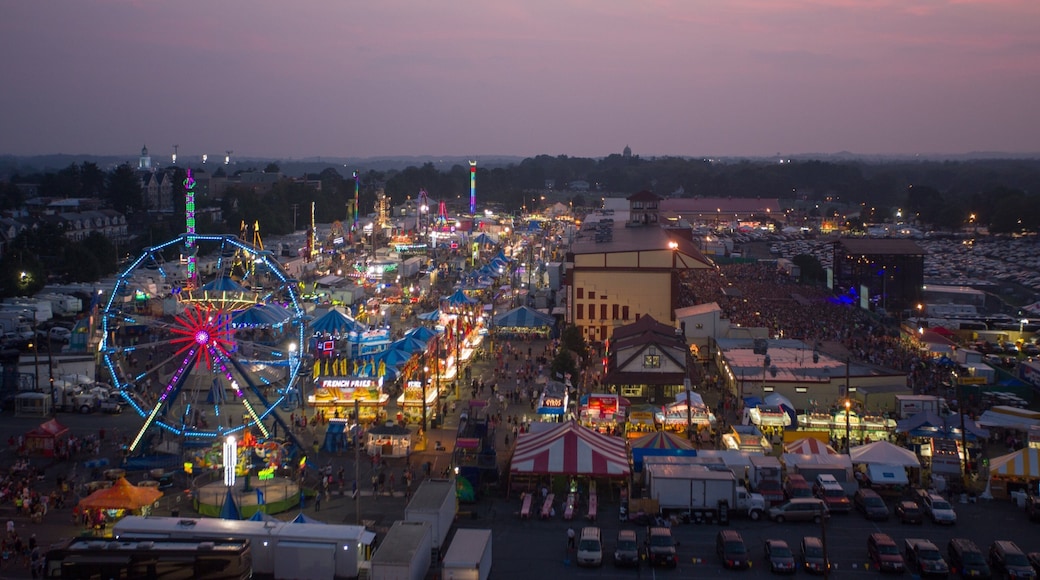 Allentown que incluye escenas de noche, una ciudad y paseos