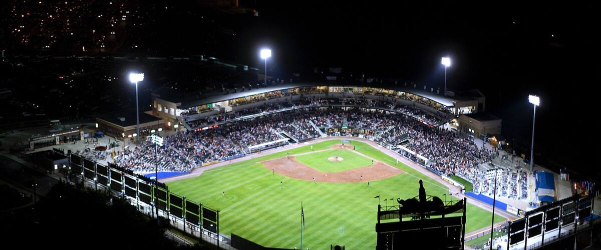 Allentown que inclui cenas noturnas e um evento desportivo