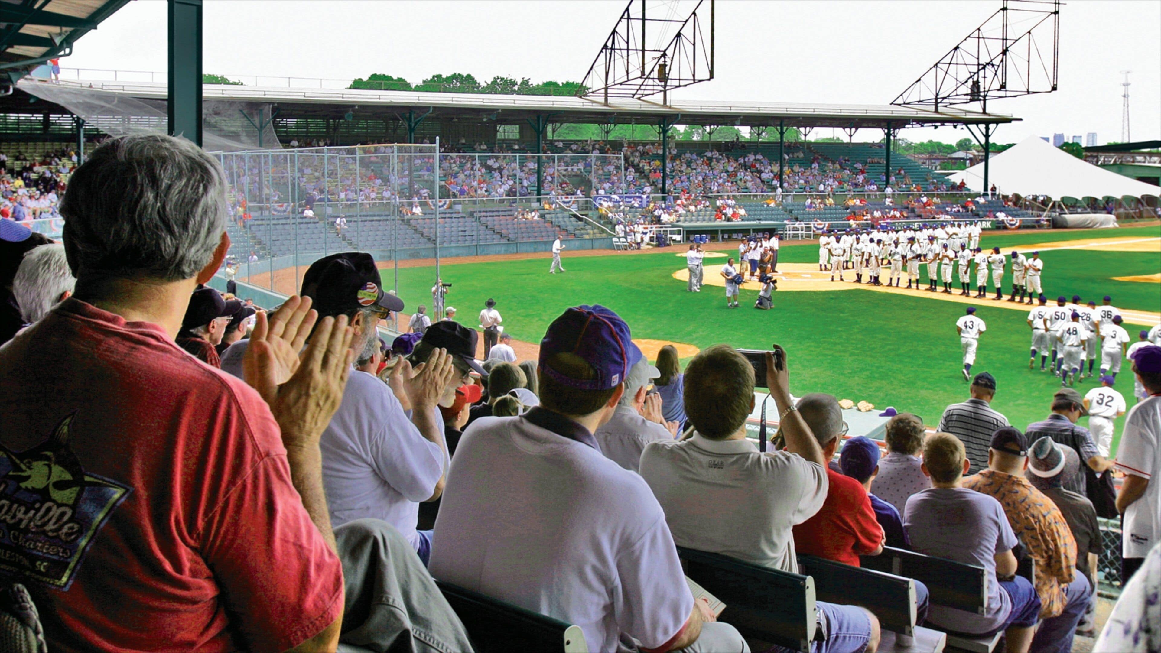 Birmingham das einen Sportevent sowie große Menschengruppe