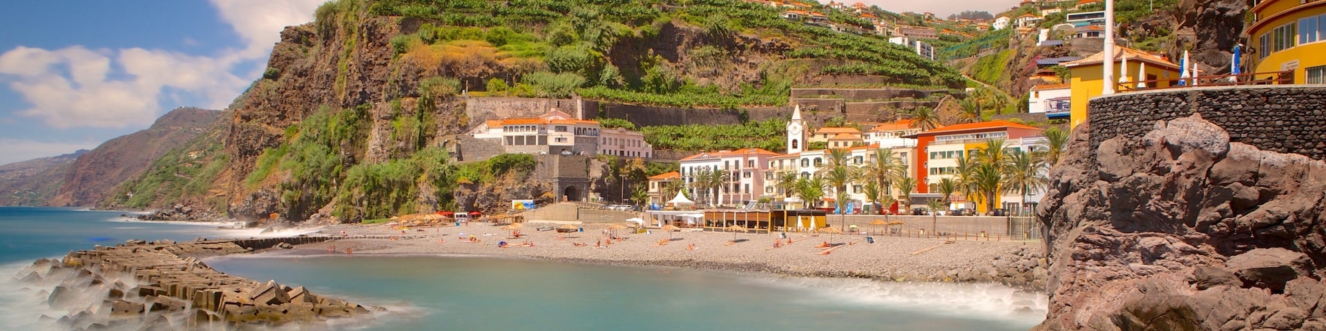 Ponta do Sol 其中包括 多岩石的海岸線 和 海邊城市