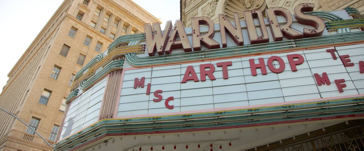 夫勒斯諾 设有 戲劇場景 和 看板