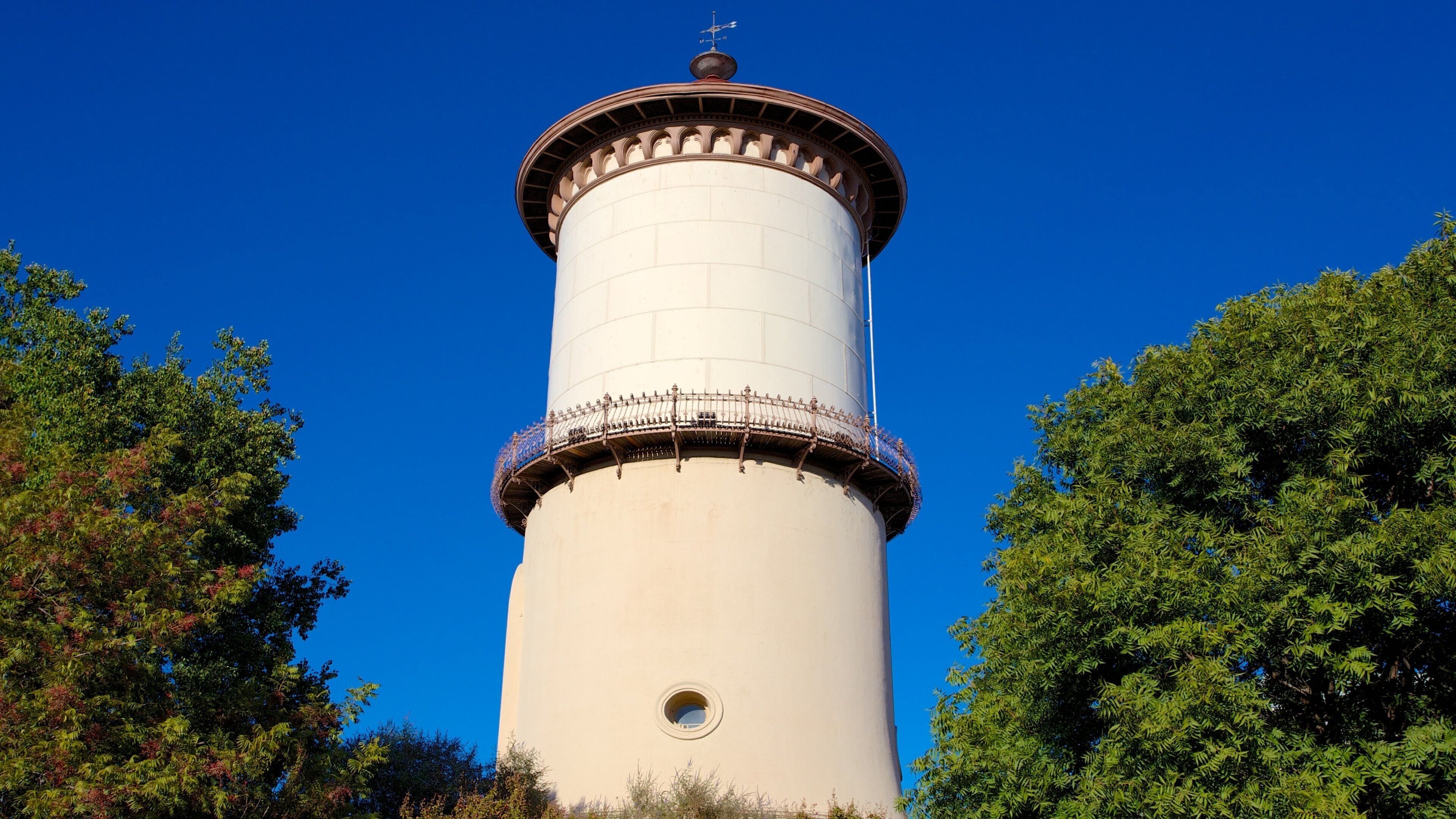 Fresno which includes heritage architecture