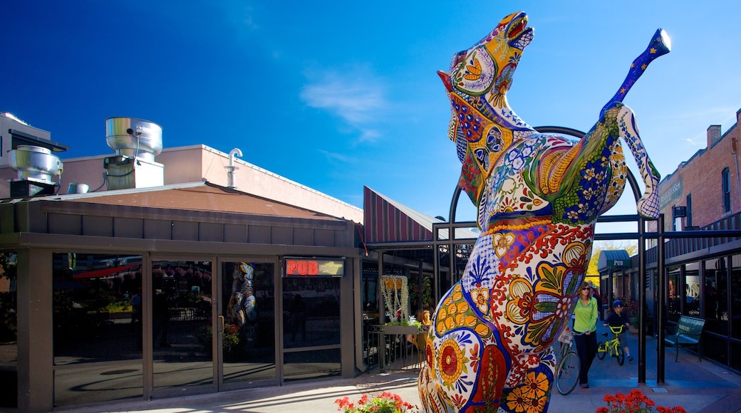 Fort Collins que incluye arte al aire libre y un parque o plaza